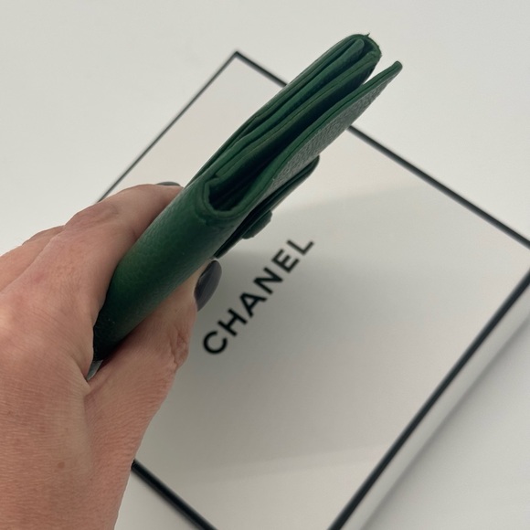 Chanel Wallet 💚 - Picture 2 of 10